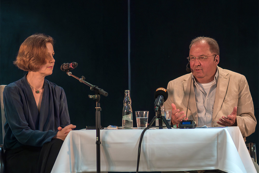 17. Juni 2023, Graal Müritz: Vera Schneider und Reiner Stach im Gespräch. Foto: © Tourismus- und Kur-GmbH Graal-Müritz