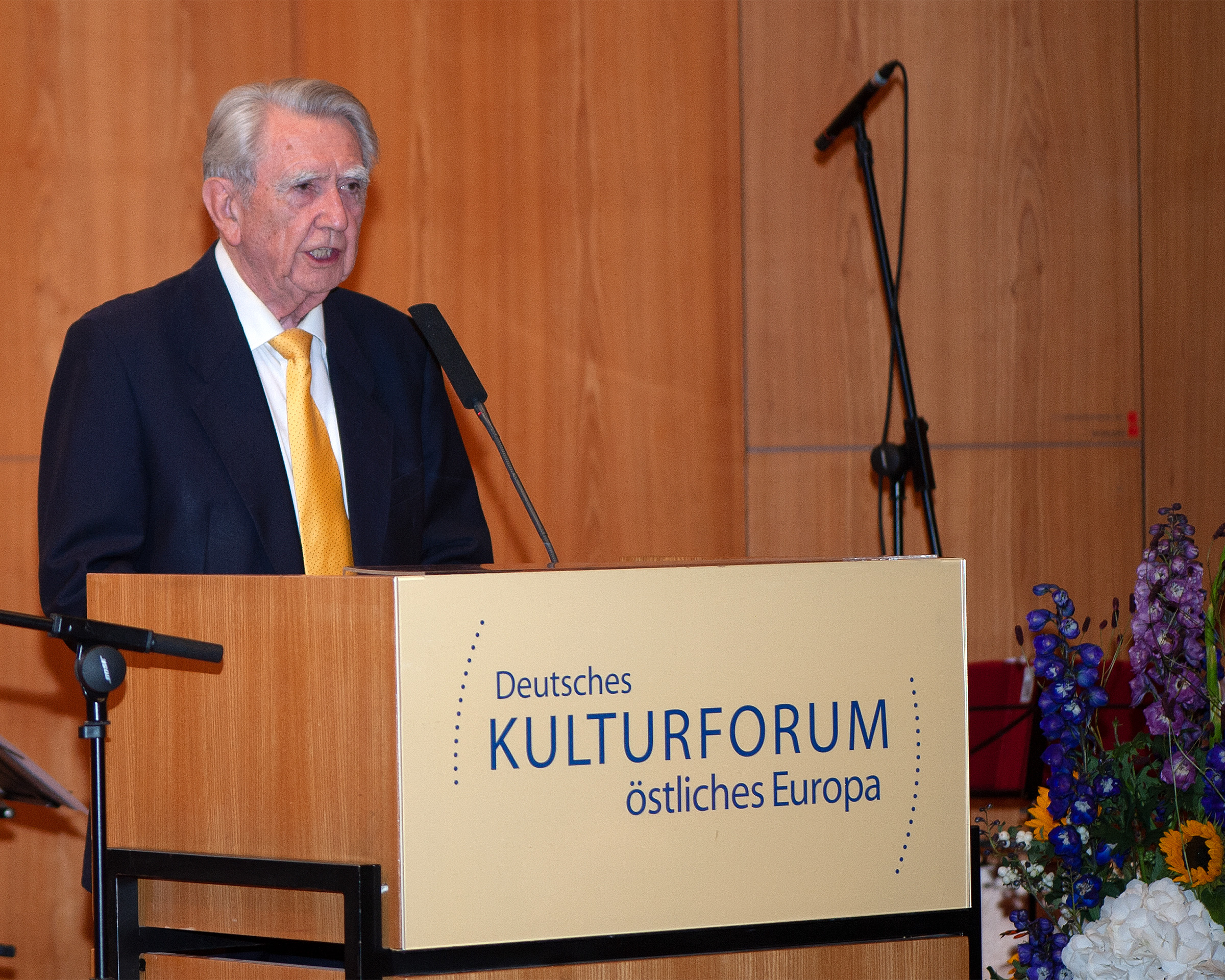 Die Laudatio auf Dr. Maciej Łagiewski hielt Horst Milde, Präsident a.D. des Niedersächsischen Landtags. Die Laudatio auf Dr. Maciej Łagiewski hielt Horst Milde, Präsident a.D. des Niedersächsischen Landtags.