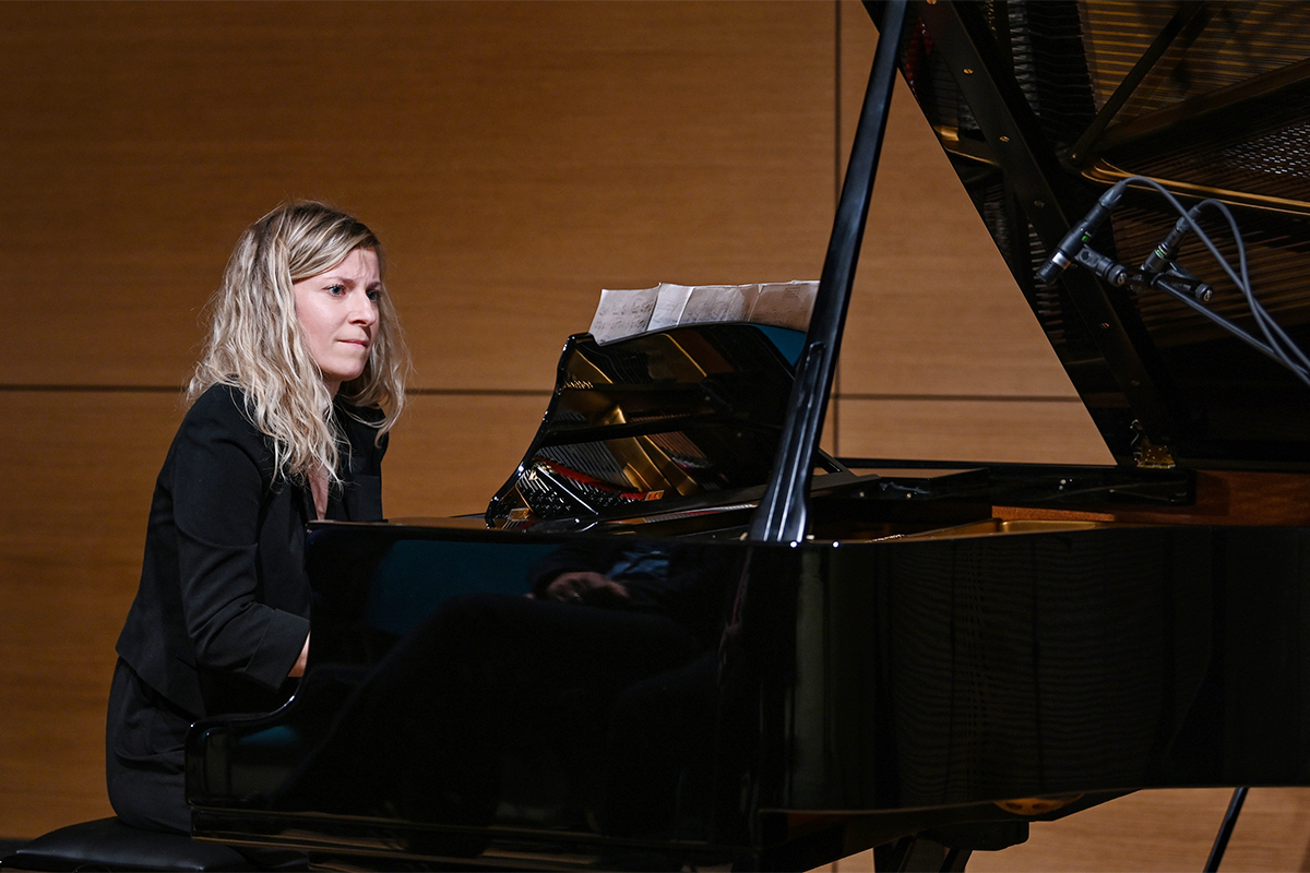 In den Händen der Pianistin Katarzyna Wasiak lag die musikalische Gestaltung des Abends. | Foto: © Deutsches Kulturforum östliches Europa • Fotografin: Anke Illing In den Händen der Pianistin Katarzyna Wasiak lag die musikalische Gestaltung des Abends.