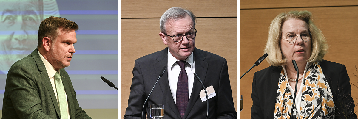 Zur Begrüßung sprachen: Dr. Nils Köhler, Bereichsleiter im Dokumentationszentrum Flucht, Vertreibung, Versöhnung, Dr. Harald Roth, Direktor des Deutschen Kulturforums östliches Europa, und Maria Bering, Ministerialdirektorin und Leiterin der Gruppe »Geschichte, Erinnerung« bei der Beauftragten der Bundesregierung für Kultur und Medien. Fotos: © Deutsches Kulturforum östliches Europa, 2022 • Anke Illing Zur Begrüßung sprachen: Dr. Nils Köhler, Bereichsleiter im Dokumentationszentrum Flucht, Vertreibung, Versöhnung, Dr. Harald Roth, Direktor des Deutschen Kulturforums östliches Europa, und Maria Bering, Ministerialdirektorin und Leiterin der Gruppe »Geschichte, Erinnerung« bei der Beauftragten der Bundesregierung für Kultur und Medien. Fotos: © Deutsches Kulturforum östliches Europa, 2022 • Anke Illing