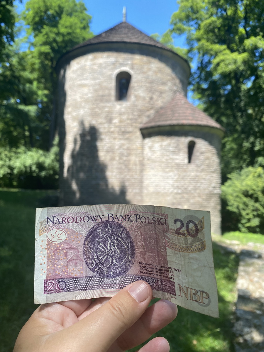 Die Rotunde der Heiligen Nikolaus und Wenzel in Teschen gehört zu den wichtigsten Sakralbauten vorromanischer Zeit im östlichen Mitteleuropa. Sie ist auch auf der polnischen Banknote für 20,– Złoty abgebildet. Foto: © Renate Zöller