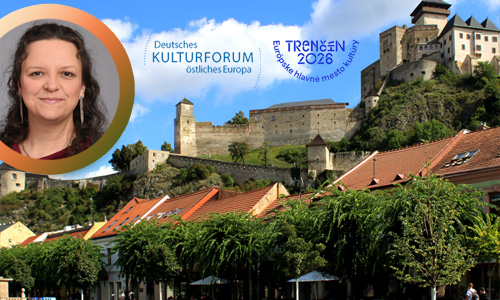 Marktplatz und Burg von Trentschin/Trenčín, das Wahrzeichen der Stadt. In der Fußgängerzone werden im Kulturhauptstadtjahr zahlreiche Festivals stattfinden | kleines Foto: Stefanie Bose | Fotos: Stefanie Bose: privat | Trentschin/Trenčín: © Tobias Weger, IKGS München (Ausschnitt)