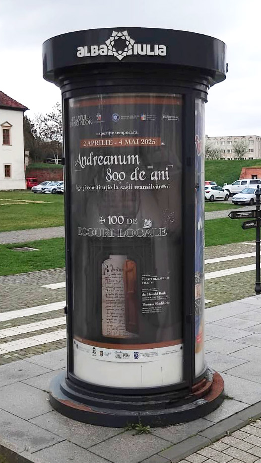 Werbung für die Ausstellung an einer Litfaßsäule in Karlsburg/AlbaI Iulia