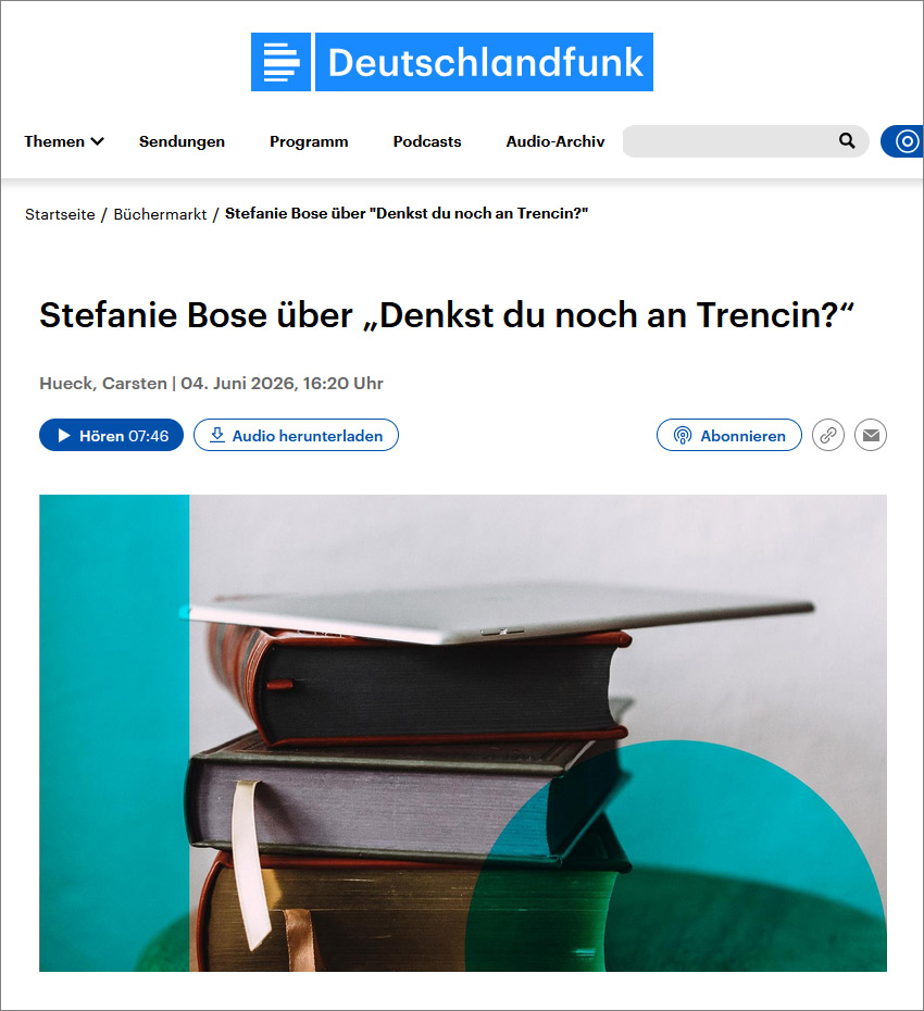 Screenshot: Deutschlandfunk – Büchermarkt, 04.06.2026: Stefanie Bose über »Denkst du noch an Trenčín?« Screenshot: Deutschlandfunk – Büchermarkt, 04.06.2026: Stefanie Bose über »Denkst du noch an Trenčín?«